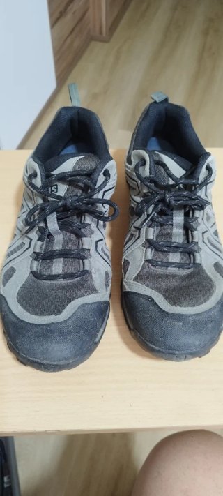 Zapatillas de montaña Salomon grises