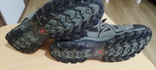 Zapatillas de montaña Salomon grises