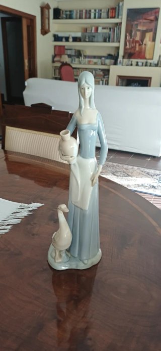 Figura Porcelana Porceval Mujer