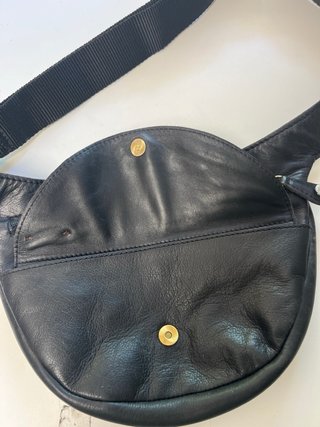 Riñonera bandolera de piel elegante