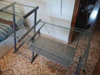 Mesa escritorio JYSK de cristal (tres baldas)