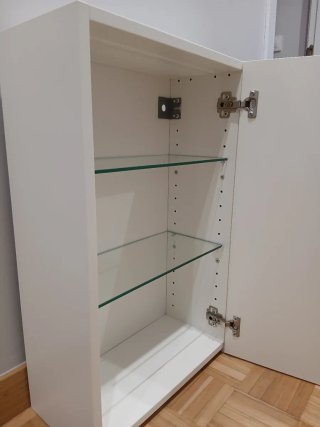 Armario de baño blanco