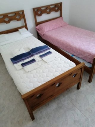 Juego de 2 camas individuales totalmente equipadas