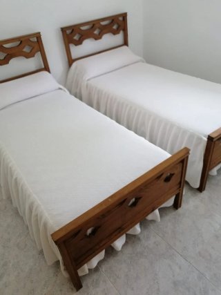 Juego de 2 camas individuales totalmente equipadas