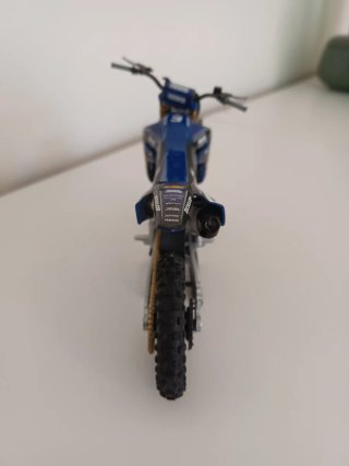 Moto da cross in scala 1:43