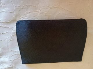 Bolso de fiesta negro con cadena plateada