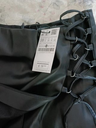Falda pantalón efecto piel negra