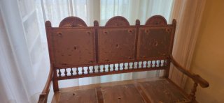 Antiguo sillón de madera de nogal