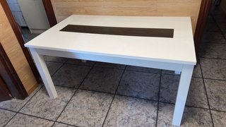 Mesa de comedor blanca , casi nueva