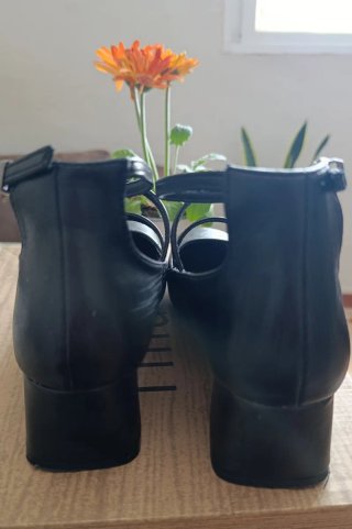 Zapatos Mary Jane negros tacón cómodo.