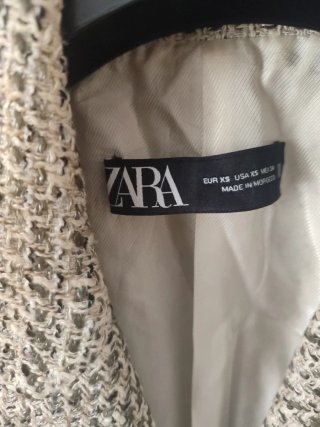 Blazer Zara Beige y Gris