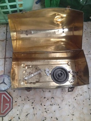 Emblemas y insignias de coches antiguos