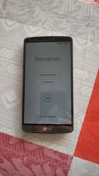 LG G3 con cargador y auriculares