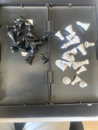 Scacchiera e pezzi da scacchi magnetici