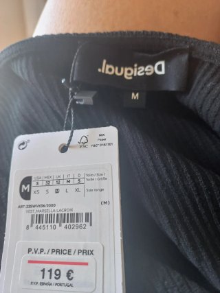 Vestido negro con estampado floral