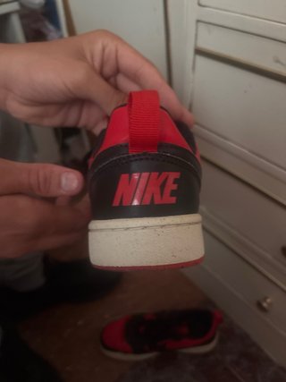 Zapatillas Nike Rojas y Negras