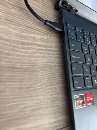 ASUS ZenBook UM425U Ryzen 7 16GB