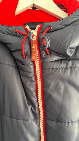 Chaqueta Superdry azul y roja hombre