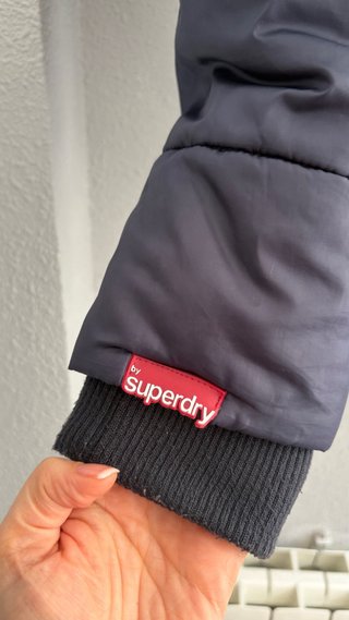 Chaqueta Superdry azul y roja hombre