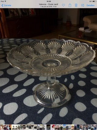 Frutero de cristal antiguo Tiene mas de cien años.