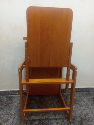 Trona de madera evolutiva
