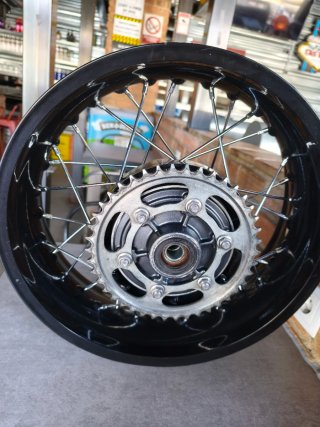 Llantas negras Triumph truxton 1200
