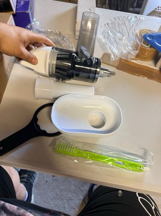 Accessorio spremiagrumi per frutta e verdura