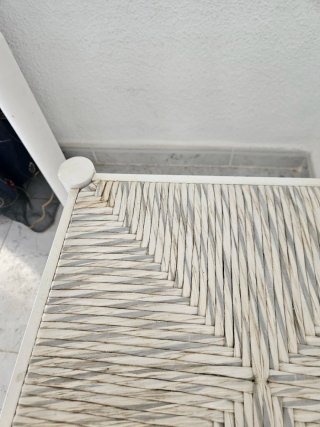 Mesa de cocina blanca de madera