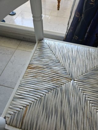 Mesa de cocina blanca de madera