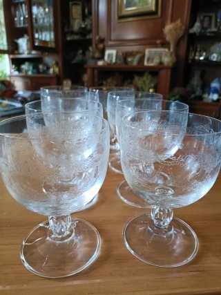 8 Calici di vino in cristallo intagliati