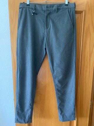 Pantalon corte chino slim fit  Tejido tela