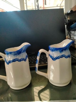 Set di 2 brocche per latte in ceramica con fiori