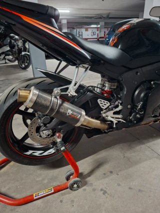 Yamaha R6 Negra Sportbike