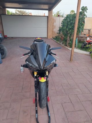 Yamaha R6 Negra Sportbike