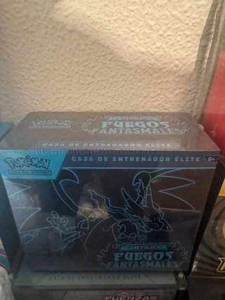 Caja Entrenador Élite Pokémon Fuego Fantasmal