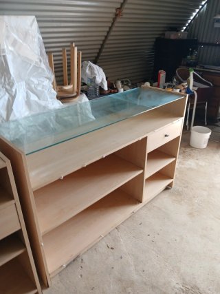 Mostrandores de madera y cristal