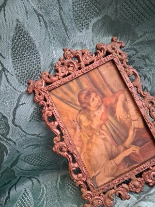 Cornice in ottone dorato e rosa