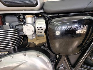 TRIUMPH BONNEVILLE T120 - 2024