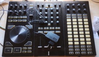 Behringer CMD PL1, MM1, LM1 y Traktor Audio 2