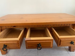 Mesa de centro madera maciza con cajones