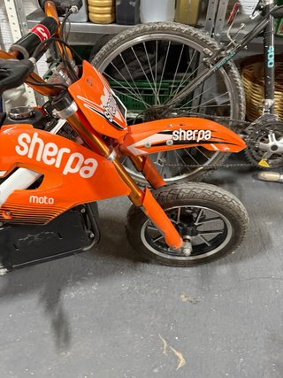 Moto infantil eléctrica tipo sherpa