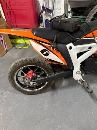 Moto infantil eléctrica tipo sherpa
