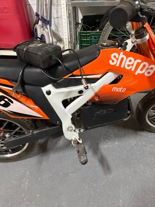 Moto infantil eléctrica tipo sherpa