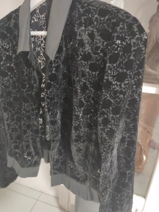 Camisa negra aterciopelada