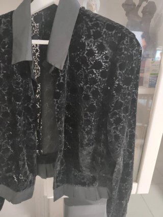 Camisa negra aterciopelada