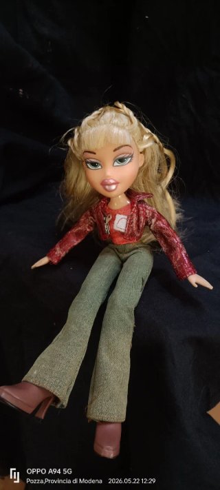 Bratz Chloe con vestiti