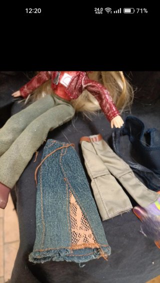 Bratz Chloe con vestiti