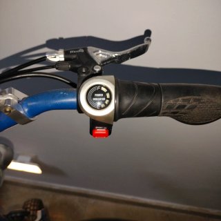 Patinete Eléctrico Azul con Asiento