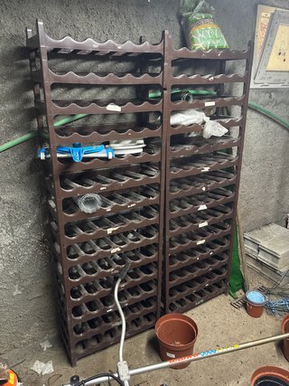 Botelleros de plástico marrones x28