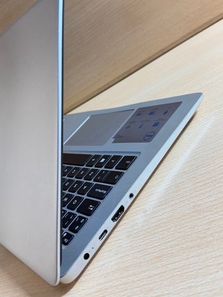 Dell Inspiron 5370 i5 / 8GB / 256GB SSD
